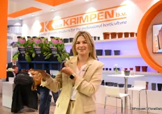 Ivana Jongbloed of Van Krimpen with the new R-Tray. "Suitable for square pots 10.6 x 10.6 cm or round pots of 13 cm and square ones of 2 litres. Extremely suitable for automation and reusable".